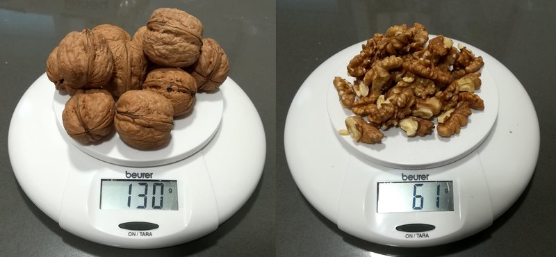Gewicht einiger Nüsse auf der Waage, mit und ohne Schale